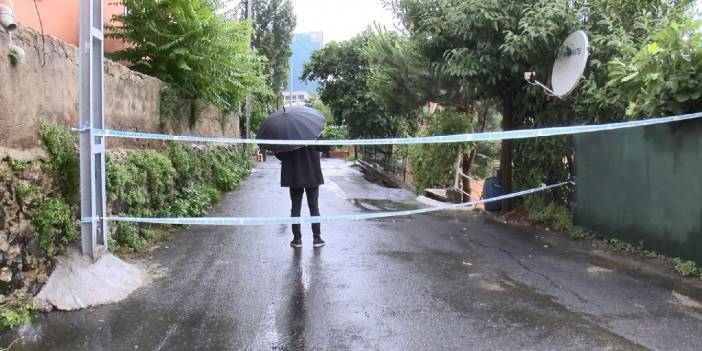 Sarıyer'de yol çöktü