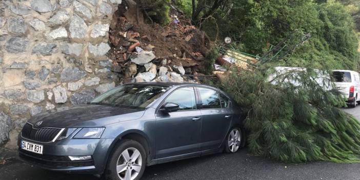 Sarıyer'de istinat duvarı çöktü