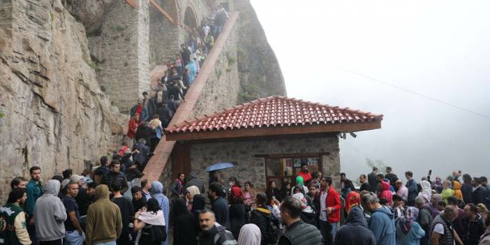 Sümela'ya ziyaretçi akını: Kuyruk oluştu