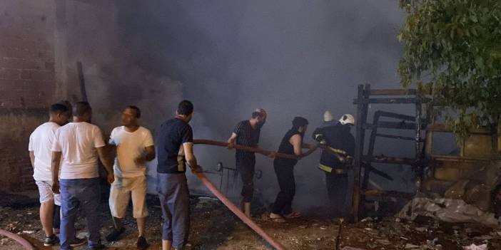 Barakada çıkan yangın mahalleliyi sokağa döktü