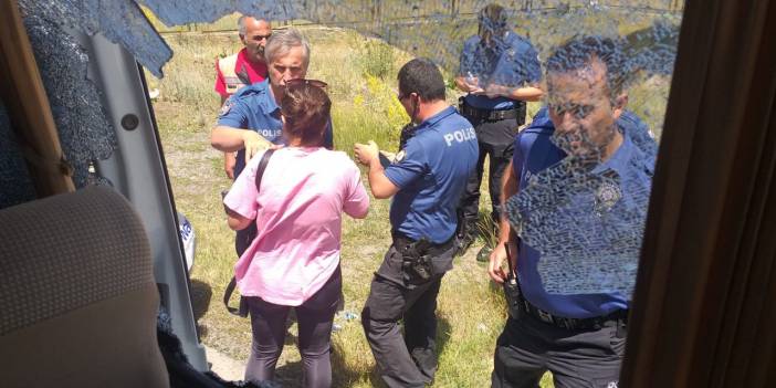 Şoförle yolcu birbirine bıçak çekti