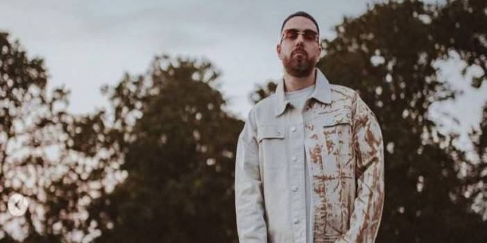 Murda'dan kendisine para fırlatan dinleyiciye: Dansöz müyüz?