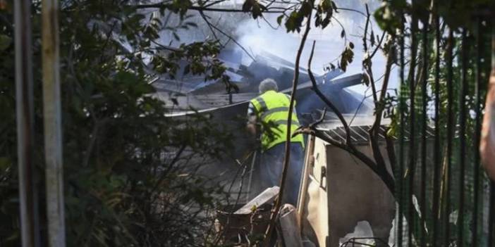 Midilli Adası'ndaki orman yangını evlere sıçradı