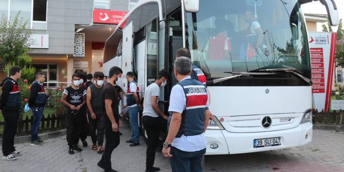 542 kaçak Afgan göçmen ülkelerine gönderildi