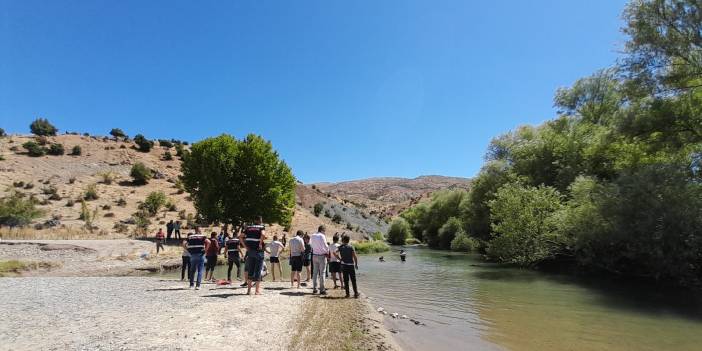 Amca ve yeğeni suda boğuldu