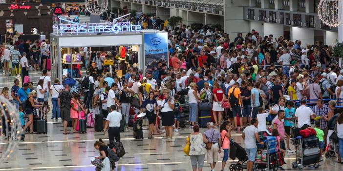 Antalya'ya hava yoluyla turist akını: 6 milyonu aştı