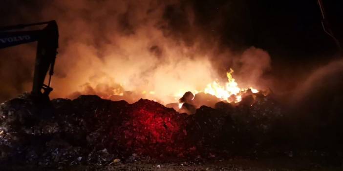 Kağıt fabrikasını alevler sardı