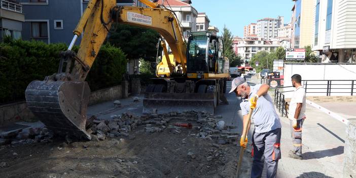 Ataşehir'de yol bakım ve onarım çalışmaları aralıksız sürüyor