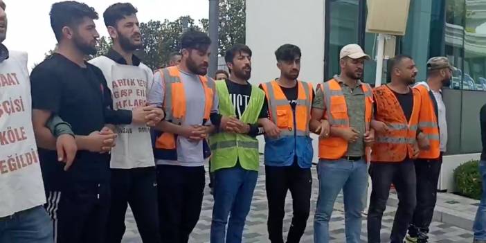 İşçiler hakları için Emlak Konut önündeydi: Polis barikat çekip gözaltına aldı