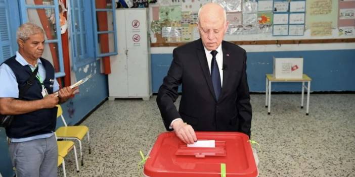 Tunus’ta ‘tek kişi’ egemenliği resmen ilan edildi