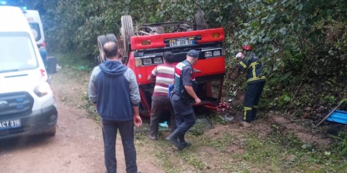 Fındık işçilerini taşıyan kamyonet devrildi: 13 kişi yaralandı