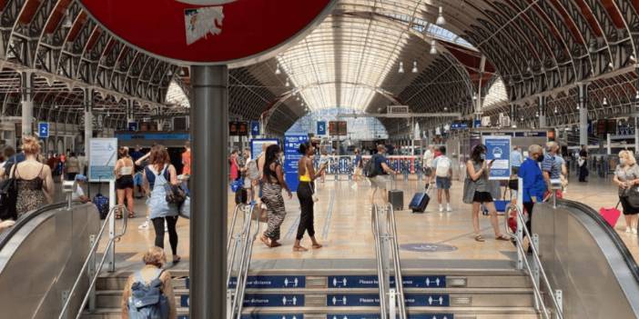 Londra'da işçiler grevde: Ulaşım ağı durdu