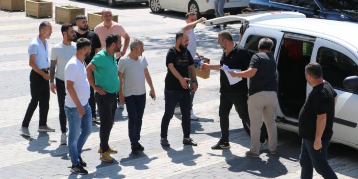 Gazinoya alınmayınca ekmek arası silahla garsonu vurdu