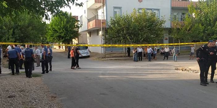 Evinin önünde sırtından bıçaklandı, hastanede öldü