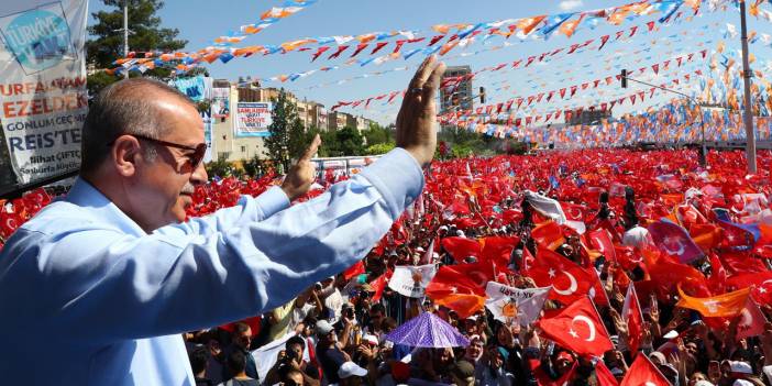 Erdoğan kurmaylarını olağanüstü toplamıştı: AKP seçim çalışmalarının startını resmen verdi
