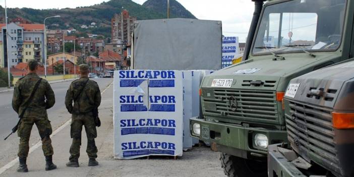 NATO'nun Kosova Gücü: Sırpların barikatlarına izin vermeyiz