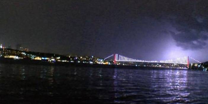 İstanbul'da şimşekli gece