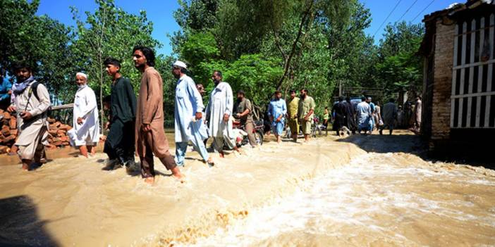 Pakistan'da sel faciası devam ediyor: Binlerce kişi hayatını kaybetti