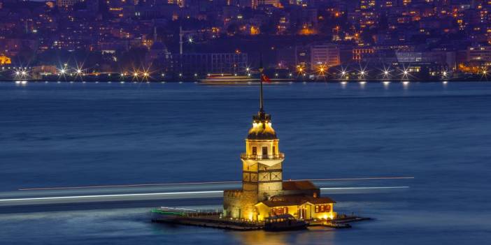 Gecenin merakı: Kız Kulesi yok mu oldu!