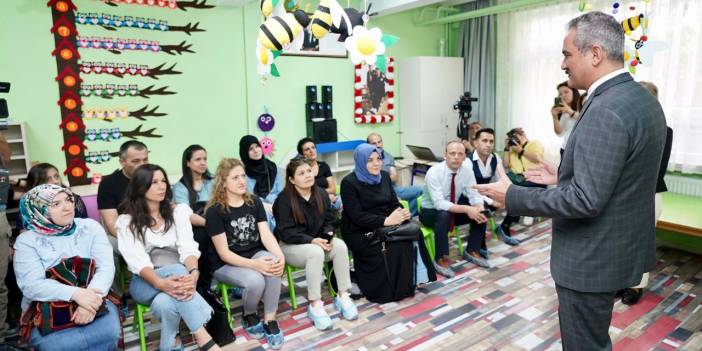 Bakan Özer'den velilere: Okullarla hiçbir maddi ilişkiniz olmayacak