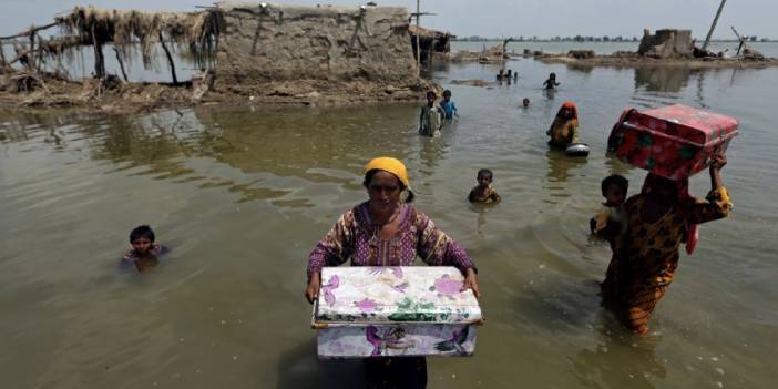 Pakistan'da muson yağmurları sebebiyle ölenlerin sayısı 1355'e çıktı