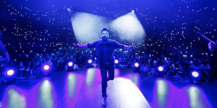 İzmir'de 100. yıl şöleninde mahşeri kalabalık! Tarkan konseri