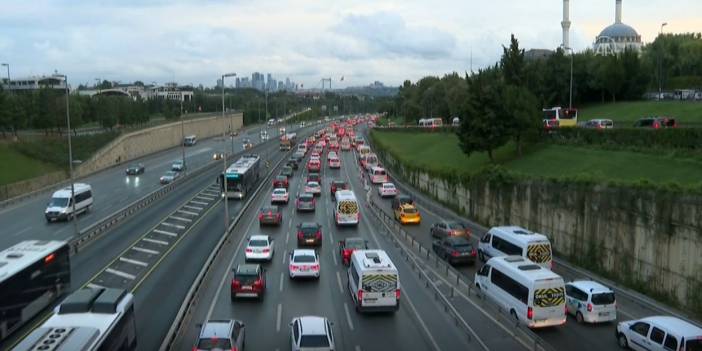 Okullar açıldı: Trafik yoğunluğu başladı