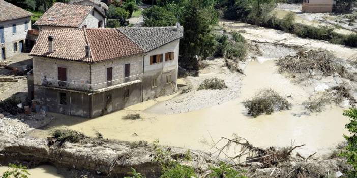 İtalya’da sel felaketinde ölü sayısı artıyor