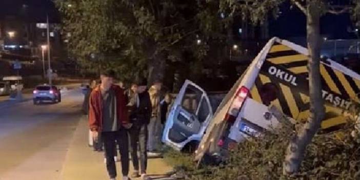 Arnavutköy’de kaza yapan servis aracı kaldırımda yürüyen öğrenciye çarptı