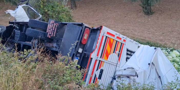 Kamyonetle ticari araç çarpıştı: 7 yaralı