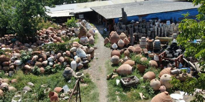 Bir iş yerinden 10 TIR'ı dolduracak tarihi eser ele geçirildi