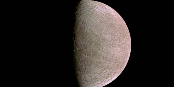 20 yıl sonra ilk: Juno'dan Europa'nın en yakın fotoğrafı