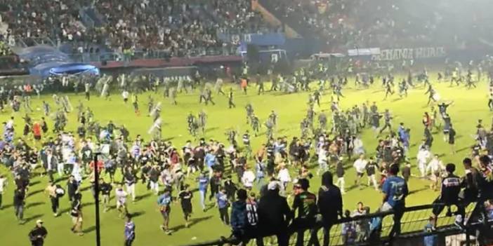 Polis biber gazı sıkınca izdiham oldu: 129 kişi öldü