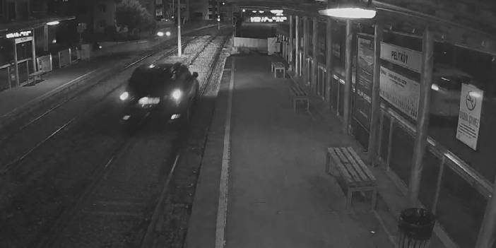 Otomobiliyle tramvay yoluna girdi: 1 kilometre sonra durduruldu