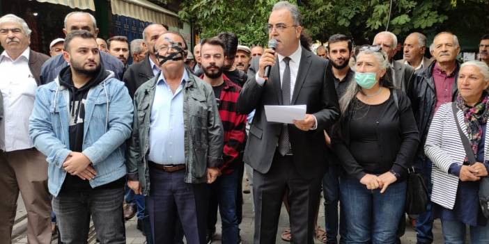 Sansür Yasası'na bir tepki de Tunceli'den: Ağzını ve gözlerini bantladı