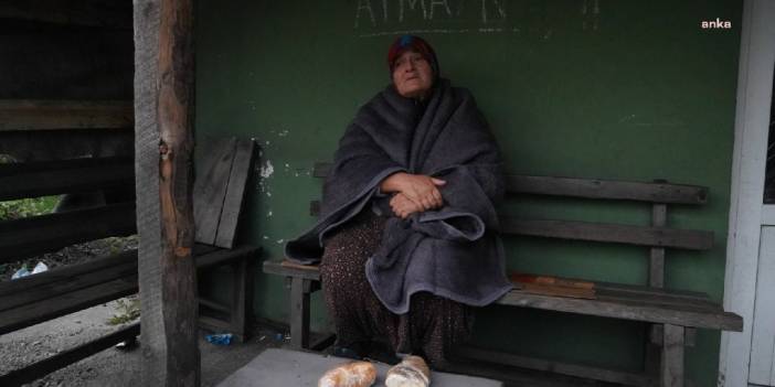 Göçük altındaki madencinin annesi: Oğlum saklandı da bir kenardan çıkacak diye bekliyorum