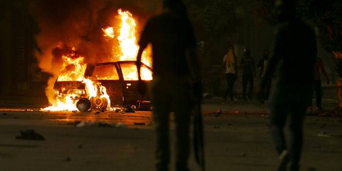 İran'dan sonra Tunus: Yoğun bakımda ölen genç için ayaklandılar