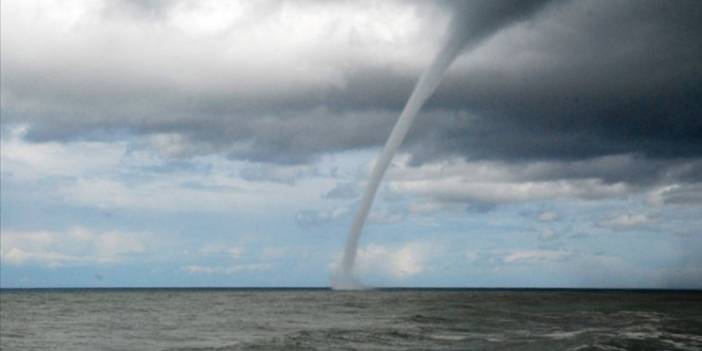 Mersin'de denizde hortum oluştu