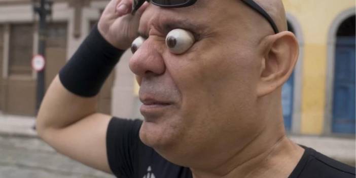 Gözlerini en fazla pörtleten kişi olarak Guinness'e girdi