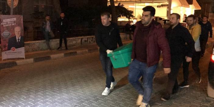 Manisa’da eşini bıçaklayarak öldürdü