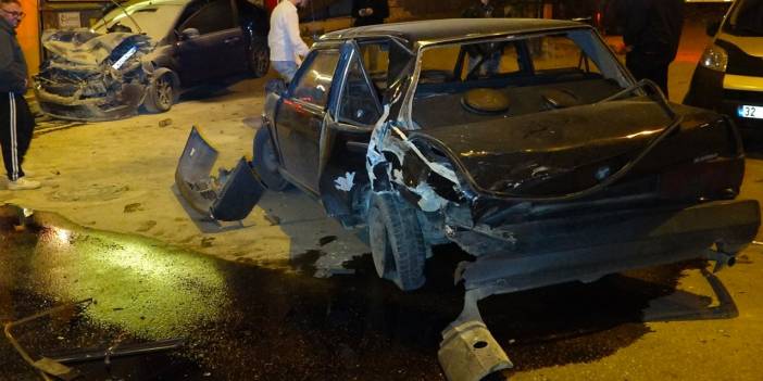 Park ettiği aracında uyurken otomobil çarptı: Ekipler araçtan çıkarırken uyandı