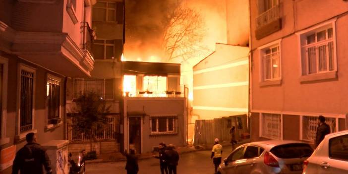 Beyoğlu'nda metruk binada başlayan yangın 5 binaya sıçradı