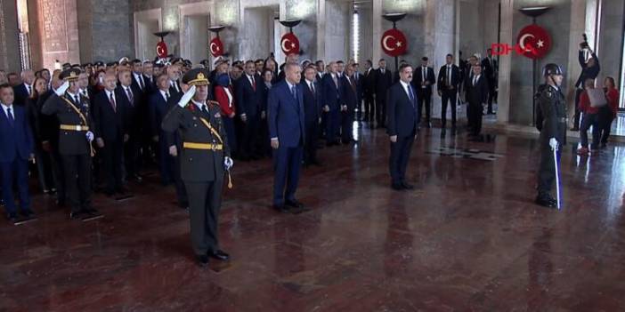Devlet erkanı Anıtkabir'i ziyaret etti