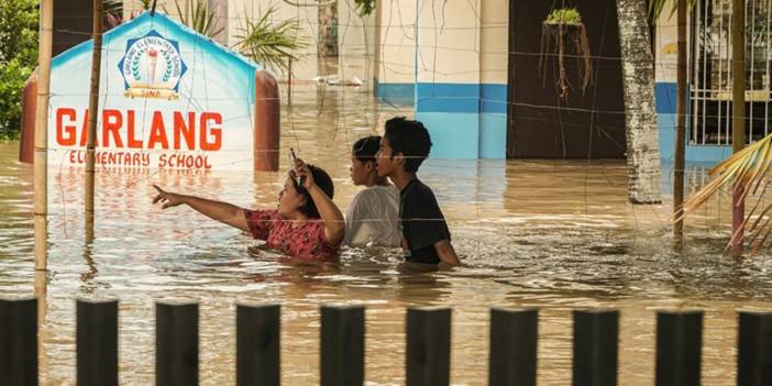 Filipinler'de sel 45 can aldı