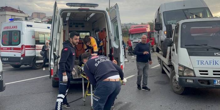 Hafriyat kamyonu işçi servisine çarptı: Yaralılar var