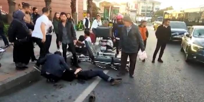 Koşarak yolun karşısına geçmeye çalışan yayalara araç çarptı