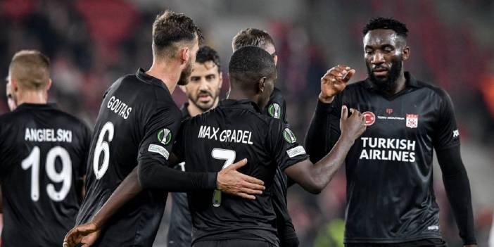 Sivasspor, lider olarak turladı