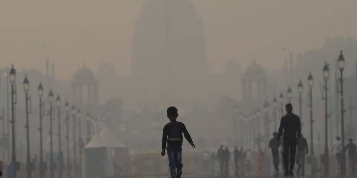 Yeni Delhi'de hava kirliliği: Şehir griye büründü