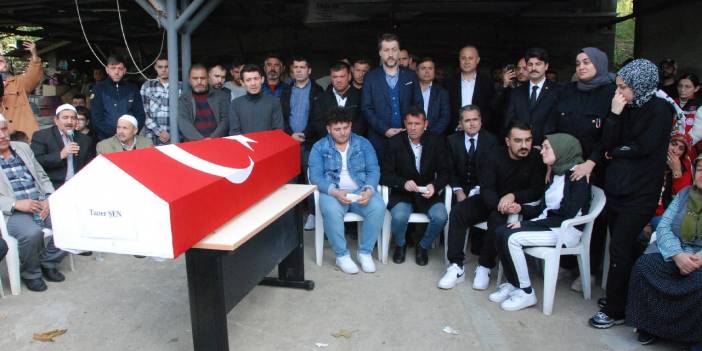 Tedavi gördüğü hastanede hayatını kaybeden madenci Taner Şen, Amasra’da toprağa verildi