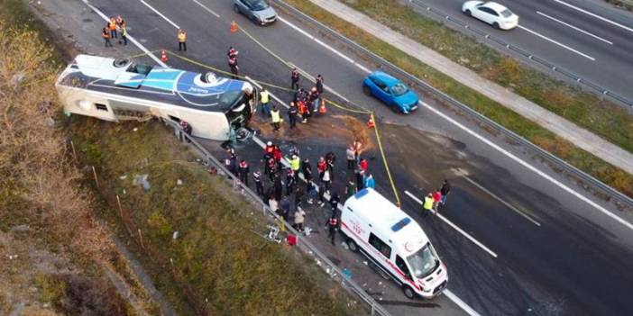 Yolcu otobüsü devrildi: 3 ölü, 16 yaralı